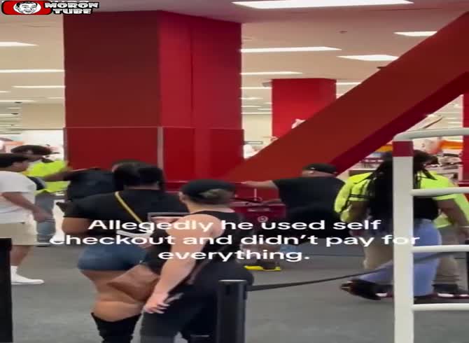 Video :This burglar attempts to get away with it despite a resolute security guard! (And is taken into custody